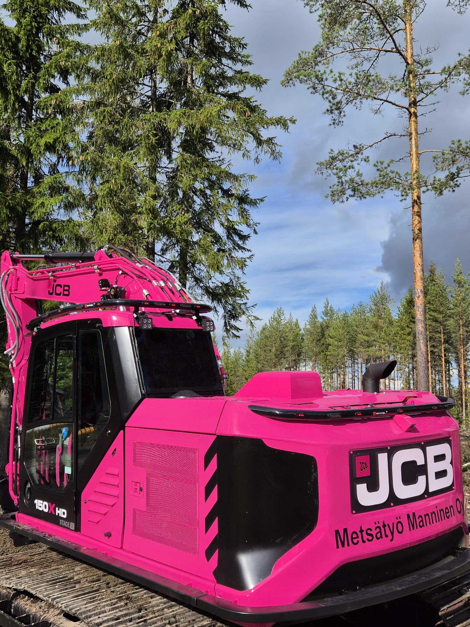 Kuvassa Valoteline taakse / peräpuntin päälle JCB 140X / 150X 2019-