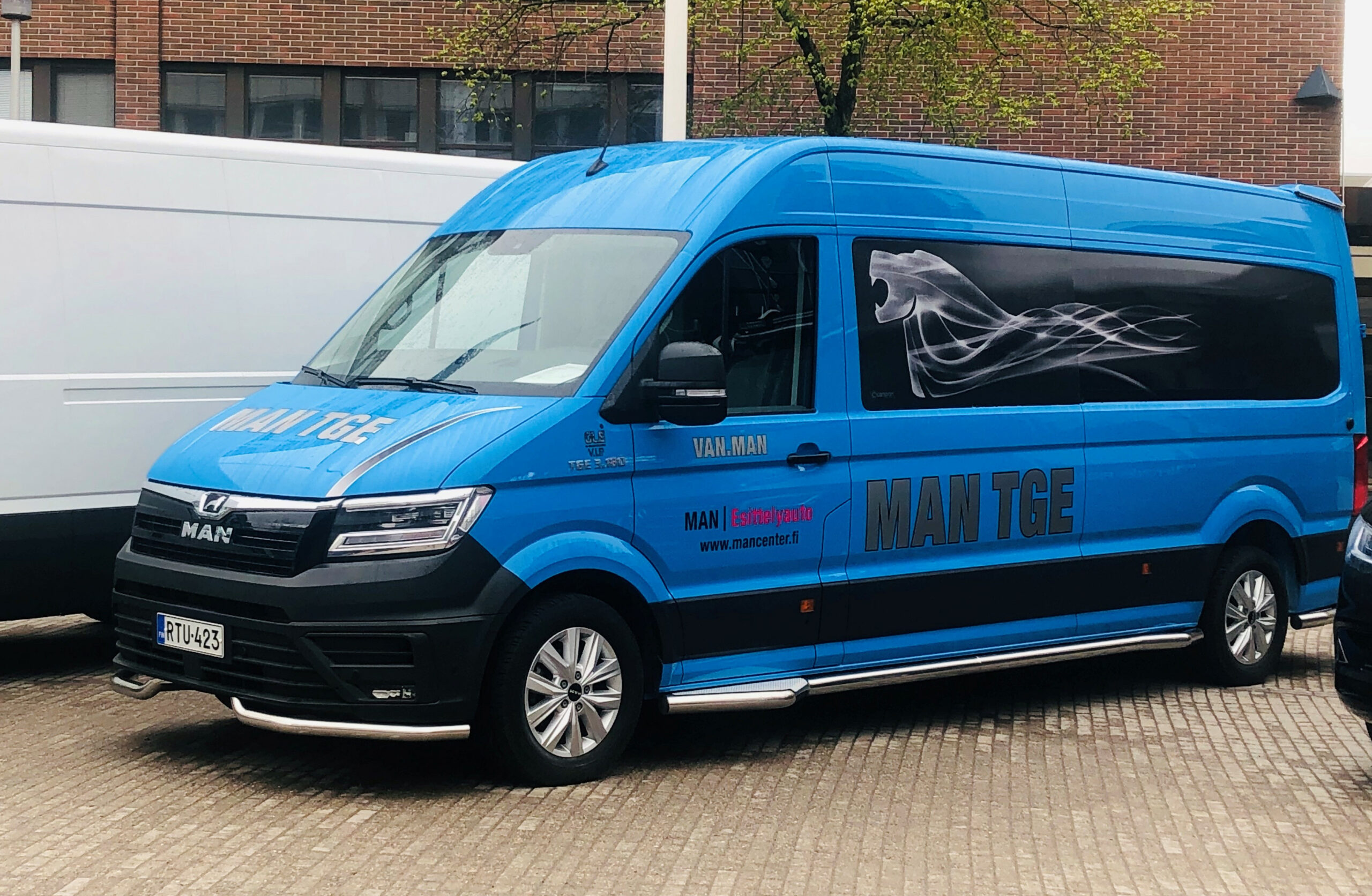 Kuvassa Etukulmaputket Volkswagen Crafter 2017-/ Man TGE 2018-