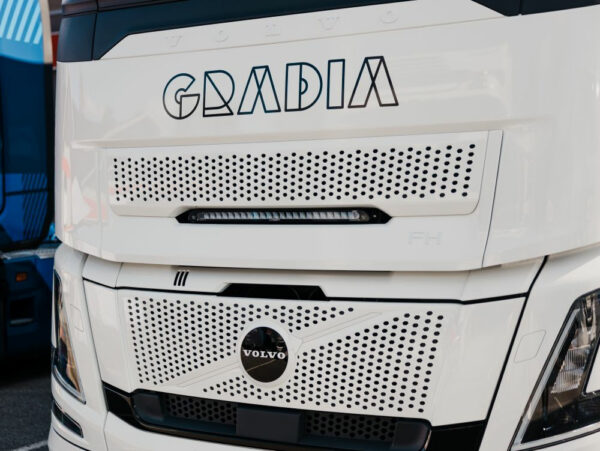 Lazer Linear 24 Lighting Package For Volvo FH AERO Grille