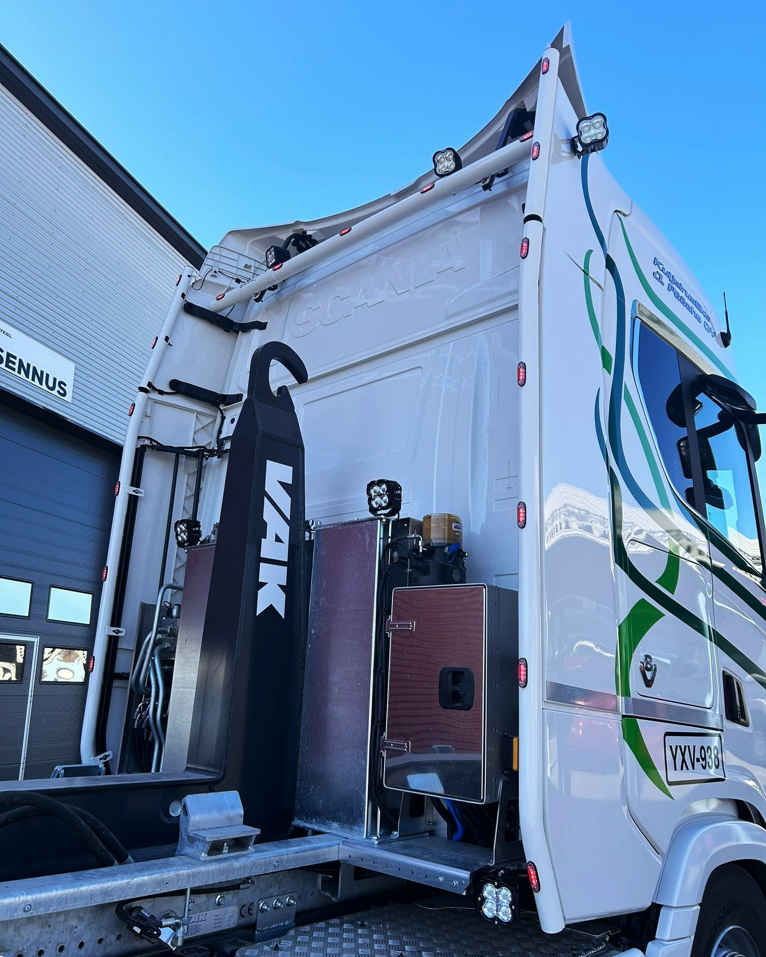 Kuvassa Koristeputket V-Line V15 Scania NextGen S Highline S45/53