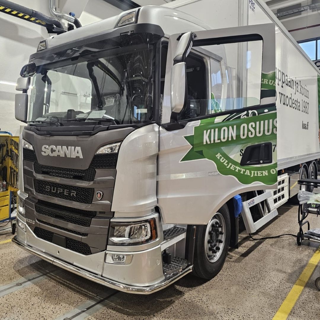 Kuvassa Etuhelmaputki Protective V21 Scania NextGen