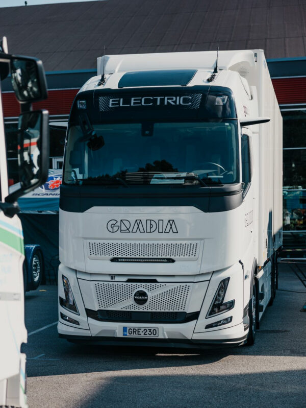Lazer Linear 24 Lighting Package For Volvo FH AERO Grille - Image 3