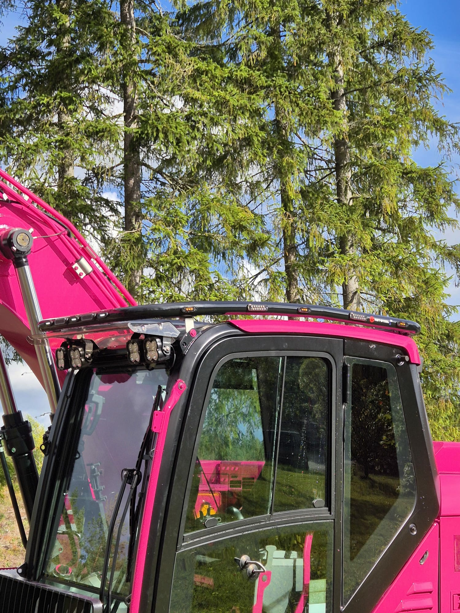 Lisävaloteline katolle JCB X-sarjan kaivinkoneisiin