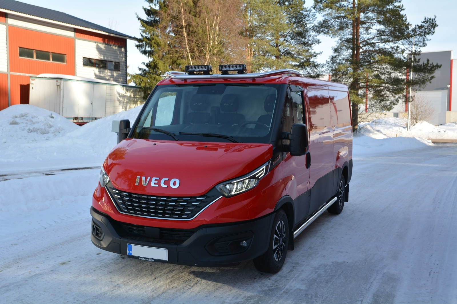 Kuvassa Lisävaloteline katolle Iveco Daily 2019-, H1 malleihin