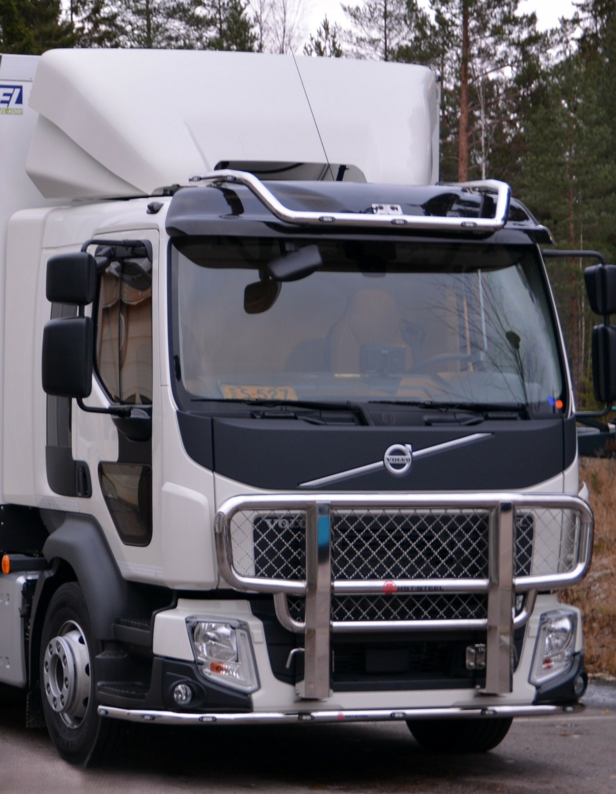 Kuvassa Etuhelmaputki Lowline V07 Volvo FL