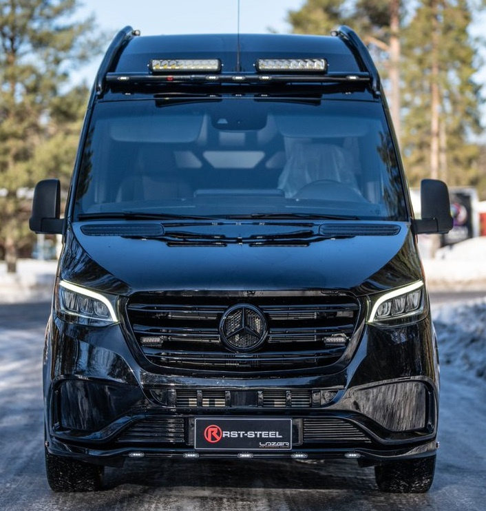 Kuvassa Lisävaloteline katolle MB Sprinter korkea ohjaamo