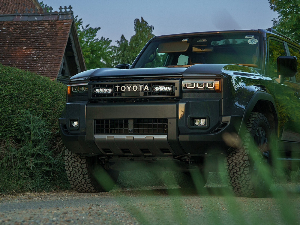 Kuvassa Sumuvalojen päivityssarja Toyota Land Cruiser 250 (2024-)