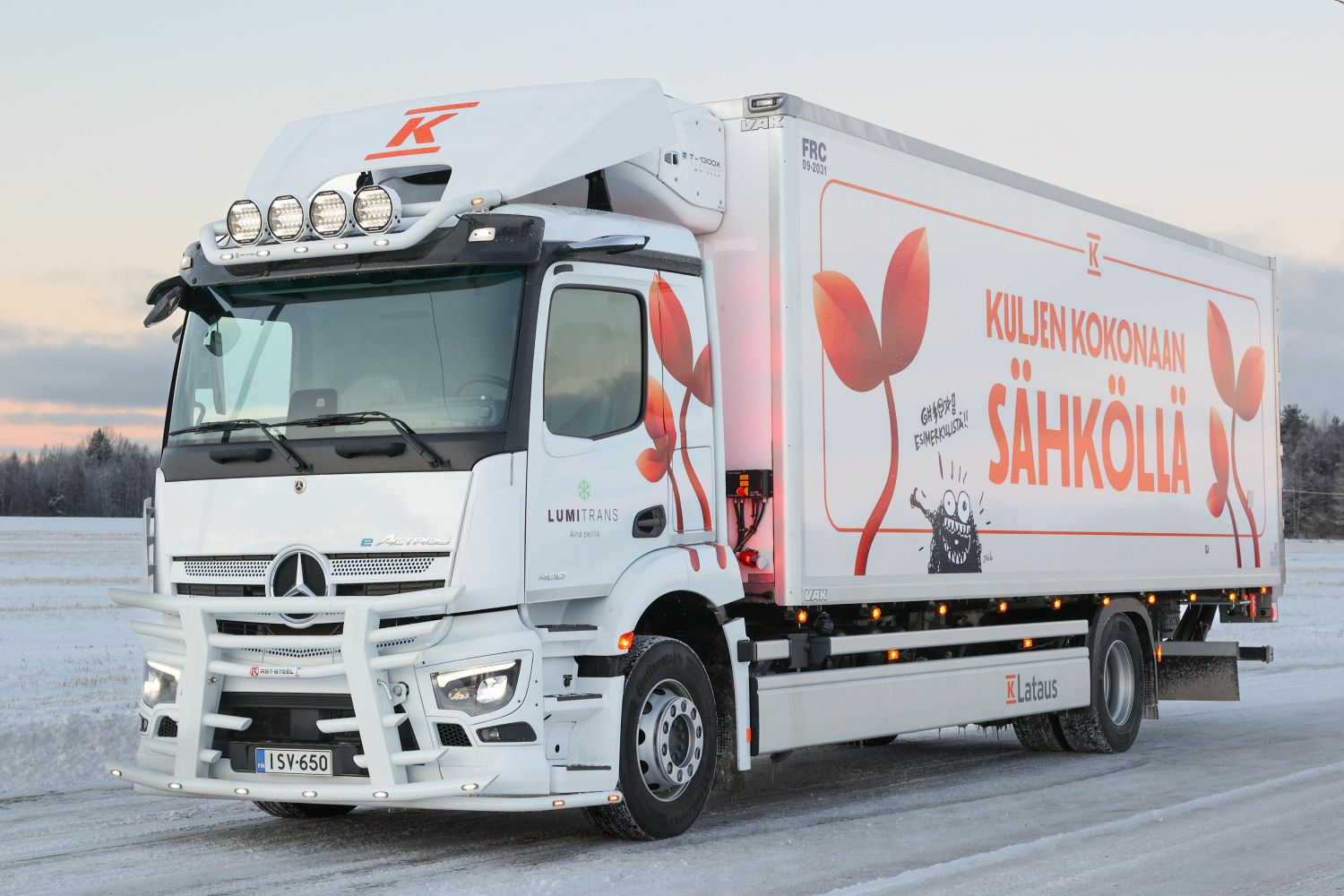 Kuvassa Lyhyt lisävaloteline katolle MB Actros 2,3m, ClassicSpace