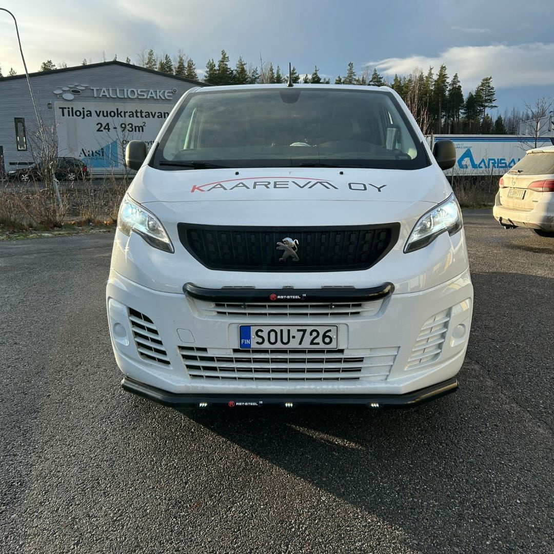 Kuvassa Pieni lisävaloteline Toyota Proace 2016-