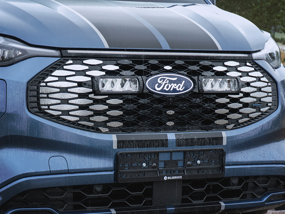 Kuvassa Lazer Grille Kit Ford Transit Custom Electric 2024-