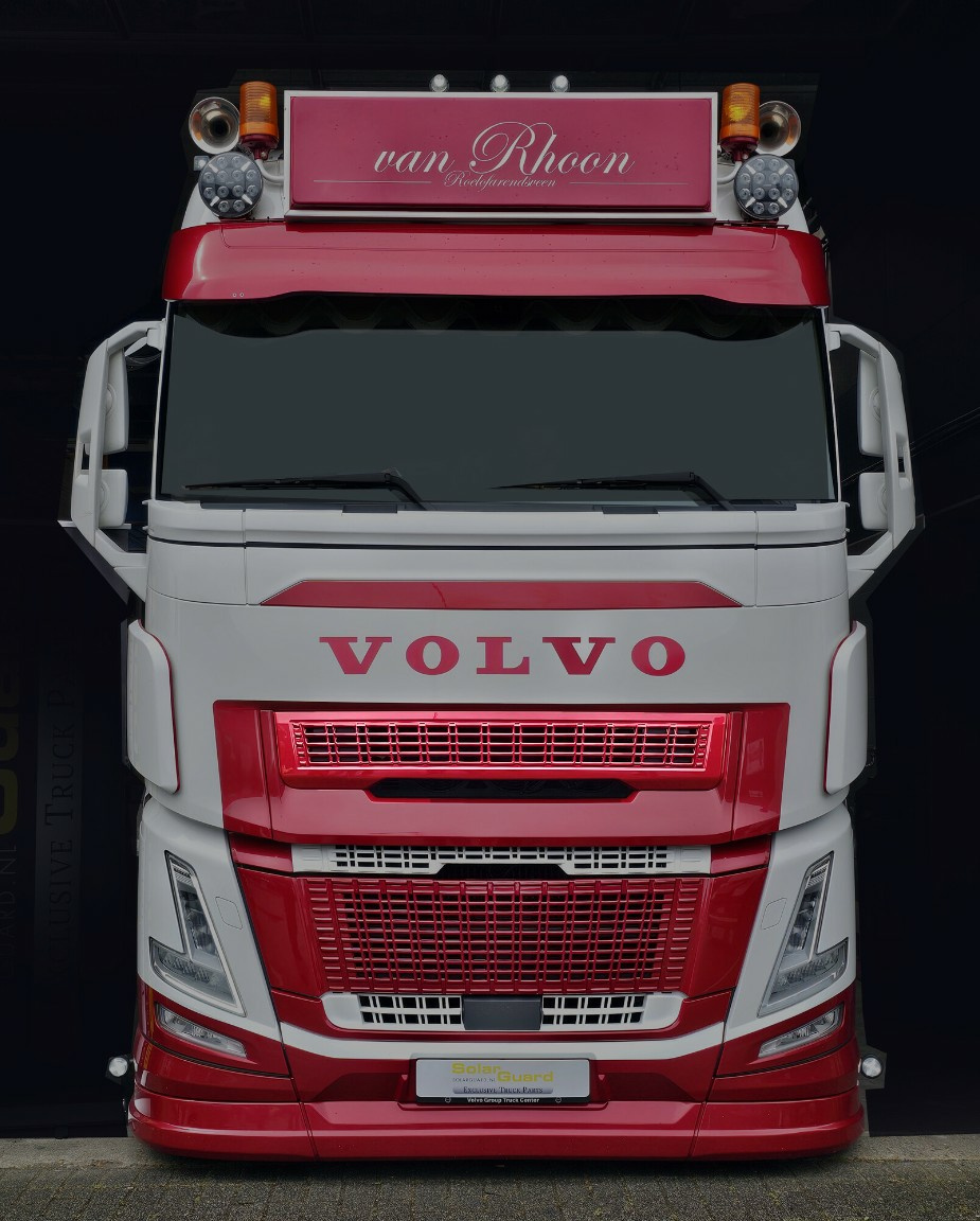 Kuvassa Maski Volvo FH Aero (Upper Grille)