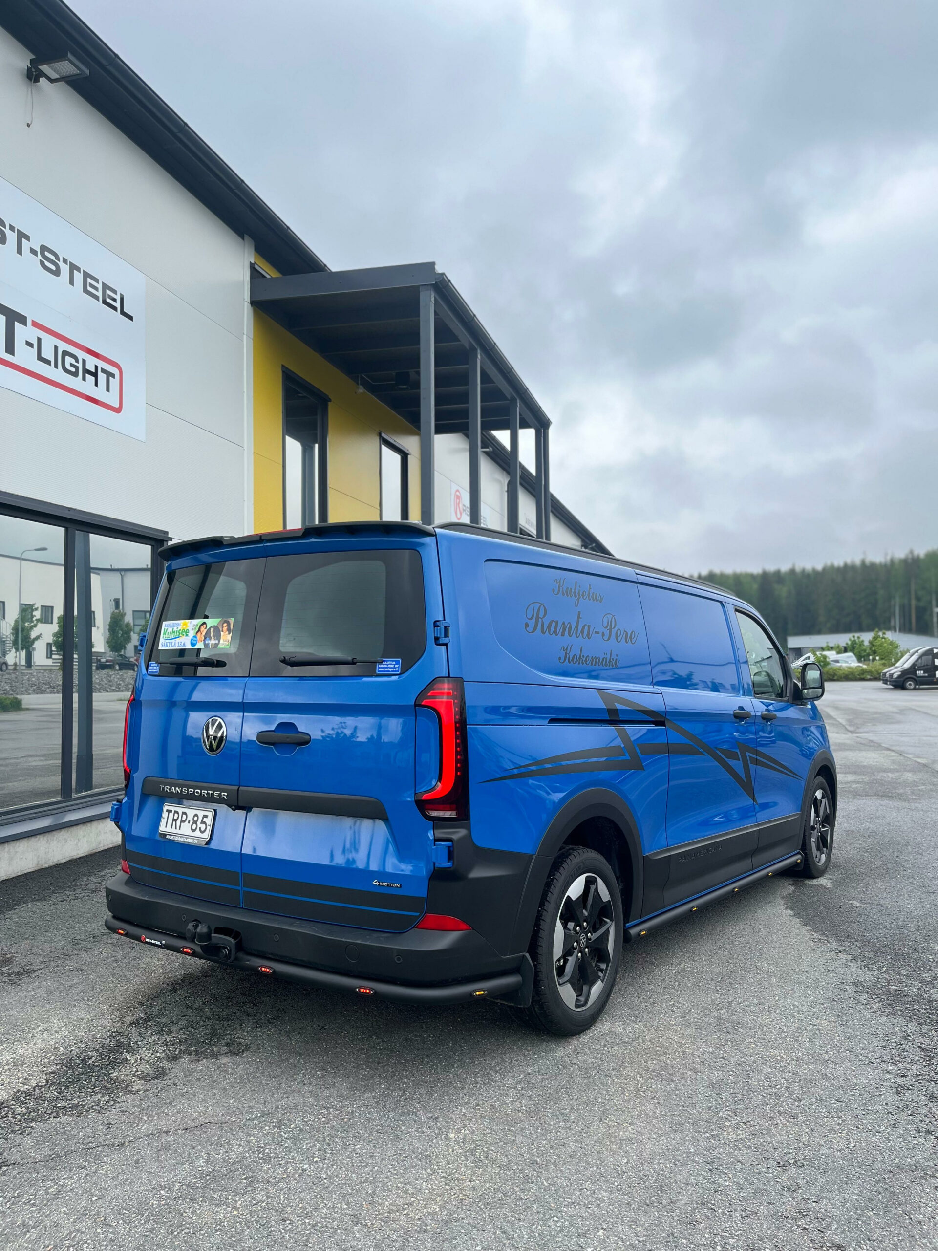 Kuvassa Takapuskurin suojaputki VW Transporter T7 2025-